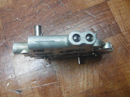2003 harley-davidson dyna ENGINE CAM CHAIN SUPPORT ASM RETAINING PLATE CASE - Image 8