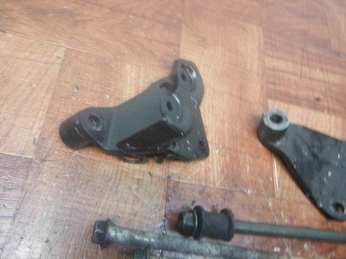 2005 suzuki boulevard C90 VL1500 ENGINE MOUNT MOTOR BRACKET - Image 3