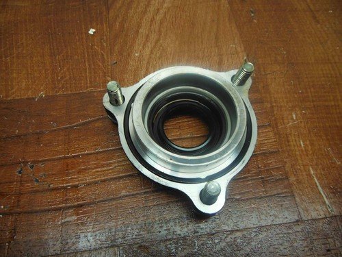 honda ST1300 ST 1300 CTX CTX1300 ENGINE MOTOR FINAL SHAFT BEARING COVER HOLDER - Image 4