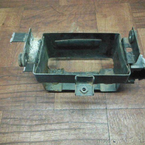 04-09 suzuki gs500f REAR BACK TAIL UNDERTAIL BATTERY TRAY PLASTIC 41540-01D60