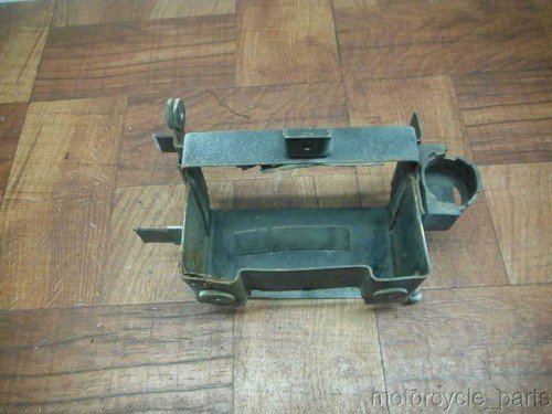 04-09 suzuki gs500f REAR BACK TAIL UNDERTAIL BATTERY TRAY PLASTIC 41540-01D60 - Image 2