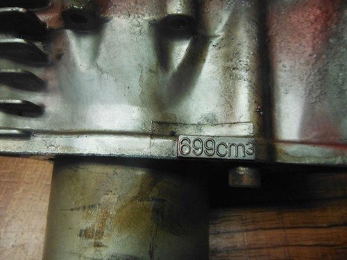 1986 1987 suzuki intruder VS 700 ENGINE MOTOR PISTON CYLINDER BLOCK JUG front - Image 3