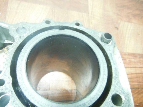 1986 1987 suzuki intruder VS 700 ENGINE MOTOR PISTON CYLINDER BLOCK JUG front - Image 8