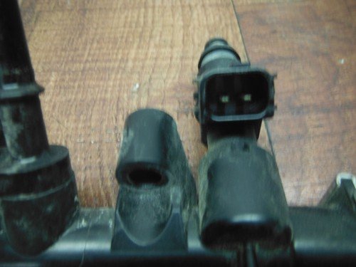 2015 13-16 triumph street triple FUEL INJECTOR FUEL RAIL INTAKE video working ⭐✔ - Image 3