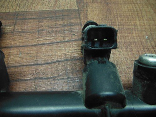 2015 13-16 triumph street triple FUEL INJECTOR FUEL RAIL INTAKE video working ⭐✔ - Image 4