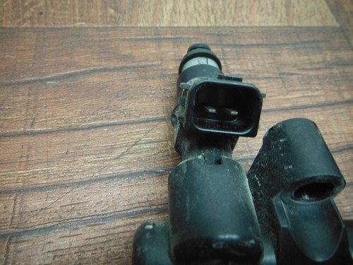 2015 13-16 triumph street triple FUEL INJECTOR FUEL RAIL INTAKE video working ⭐✔ - Image 5