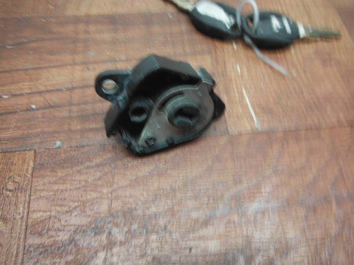 aprilia SR50 SR 50 R SEAT LOCK WITH KEYS KEY AP8104611 - Image 3
