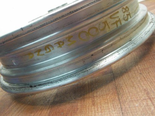 1984 1985 honda v30 VF500 VF 500 C magna REAR WHEEL RIM 42650-MJ8-305 - Image 2