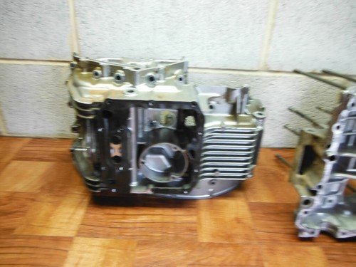08 SUZUKI GS500 GS E F 500 CRANKCASE CRANK CASE only 2,329 miles - Image 9
