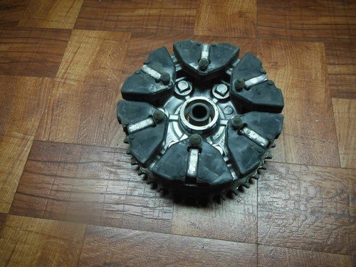 83 SUZUKI GR 650 GR650 SPROCKET DRIVE HUB - Image 2