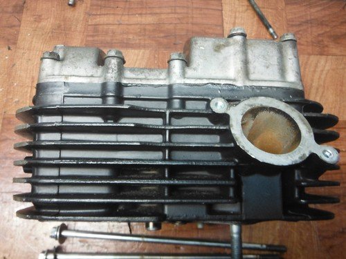 2005 suzuki boulevard VL1500 C90 ENGINE TOP END CYLINDER HEAD REAR - Image 12
