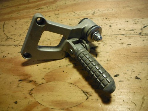 94-04 ZX-6 ZX600 ZX 600 NINJA FOOTPEG FOOT PEG REST OEM