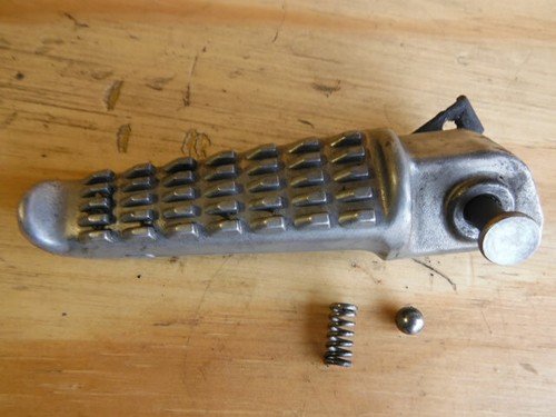 01 ZX600J ZX 600 ZX6R NINJA FOOTPEG FOOT PEG REST