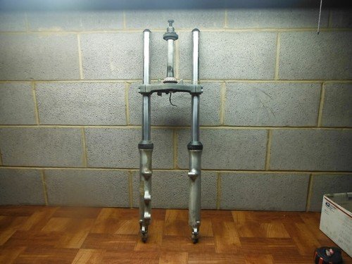 83 SUZUKI GR 650 GR650 TEMPTER TRIPPLE TREE FORK CLAMP - Image 2