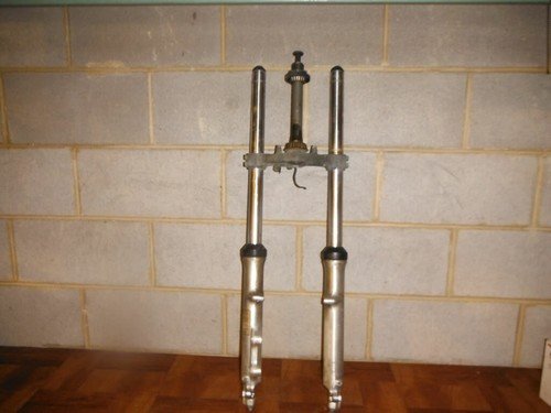 83 SUZUKI GR 650 GR650 TEMPTER TRIPPLE TREE FORK CLAMP - Image 3