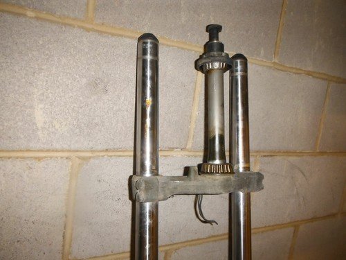 83 SUZUKI GR 650 GR650 TEMPTER TRIPPLE TREE FORK CLAMP - Image 6