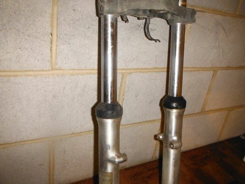 83 SUZUKI GR 650 GR650 TEMPTER TRIPPLE TREE FORK CLAMP - Image 7