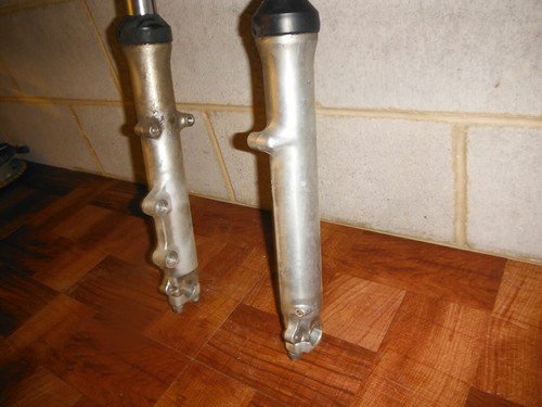 83 SUZUKI GR 650 GR650 TEMPTER TRIPPLE TREE FORK CLAMP - Image 9