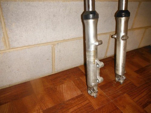 83 SUZUKI GR 650 GR650 TEMPTER TRIPPLE TREE FORK CLAMP - Image 10