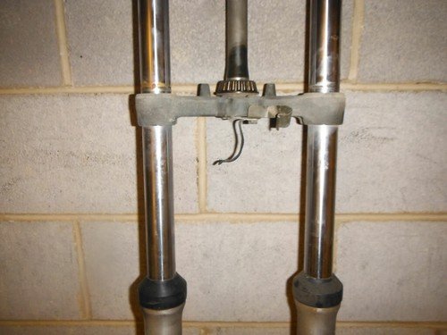 83 SUZUKI GR 650 GR650 TEMPTER TRIPPLE TREE FORK CLAMP - Image 12