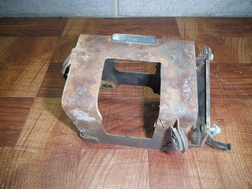 83 SUZUKI GR 650 GR650 BATTERY MOUNT BRACKET STAY - Image 2