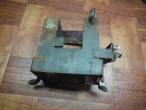 83 SUZUKI GR 650 GR650 BATTERY MOUNT BRACKET STAY - Image 3