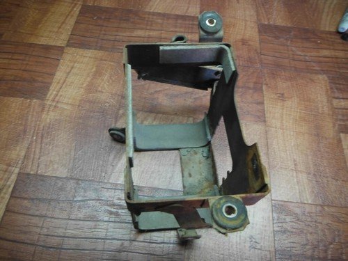 83 SUZUKI GR 650 GR650 BATTERY MOUNT BRACKET STAY - Image 4