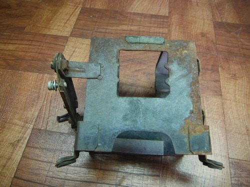 83 SUZUKI GR 650 GR650 BATTERY MOUNT BRACKET STAY - Image 5