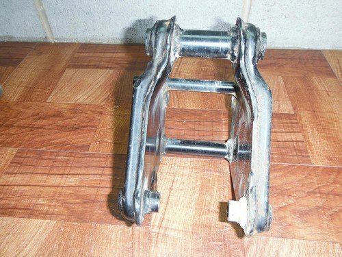 83 SUZUKI GR 650 GR650 TEMPTER CENTER SHOCK MOUNT BRACKET - Image 2