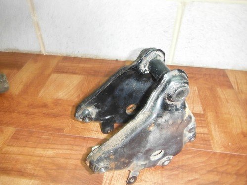 83 SUZUKI GR 650 GR650 TEMPTER CENTER SHOCK MOUNT BRACKET - Image 3