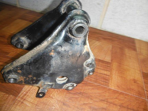 83 SUZUKI GR 650 GR650 TEMPTER CENTER SHOCK MOUNT BRACKET - Image 4
