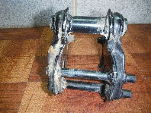 83 SUZUKI GR 650 GR650 TEMPTER CENTER SHOCK MOUNT BRACKET - Image 5