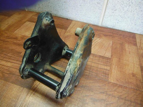 83 SUZUKI GR 650 GR650 TEMPTER CENTER SHOCK MOUNT BRACKET - Image 7