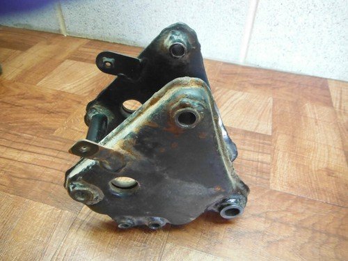 83 SUZUKI GR 650 GR650 TEMPTER CENTER SHOCK MOUNT BRACKET - Image 8