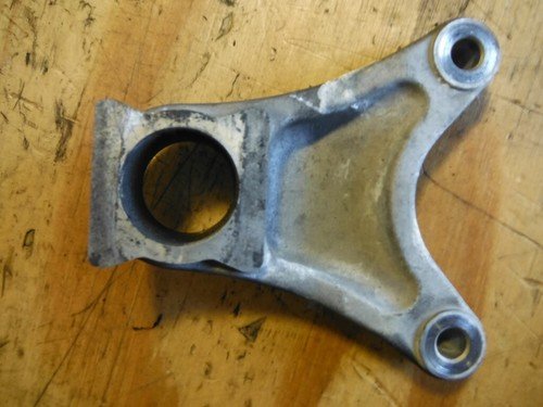 00-03 GSXR GSX-R GSX R 750 600 CALIPER MOUNT BRACKET STAY