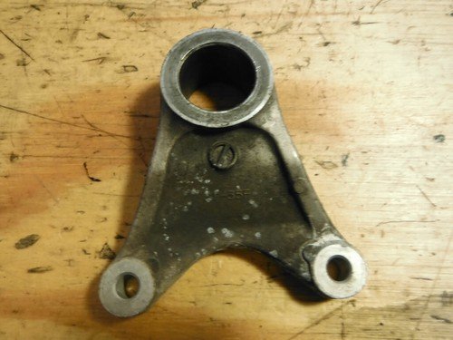 00-03 GSXR GSX-R GSX R 750 600 CALIPER MOUNT BRACKET STAY - Image 2