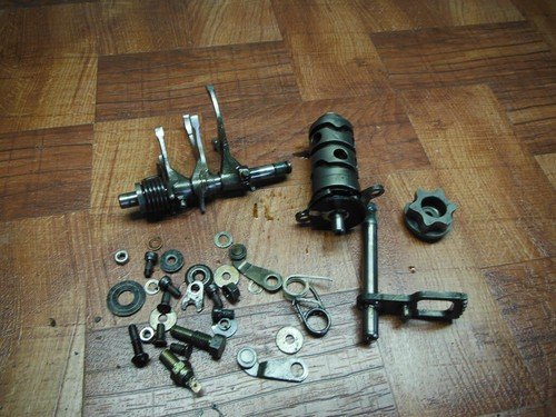 97 TRIUMPH DAYTONA 955 955i T595 TRANSMISSION GEAR FORK SELECTOR DRUM - Image 4
