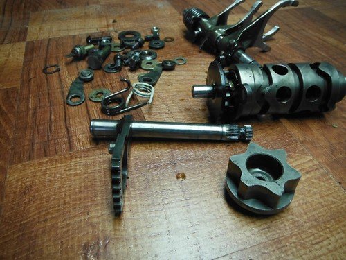 97 TRIUMPH DAYTONA 955 955i T595 TRANSMISSION GEAR FORK SELECTOR DRUM - Image 5
