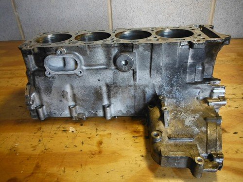 00-03 GSXR GSX-R GSX R 750 ENGINE CYLINDER BLOCK CRANK CASE