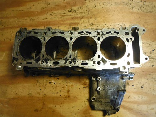 00-03 GSXR GSX-R GSX R 750 ENGINE CYLINDER BLOCK CRANK CASE - Image 2