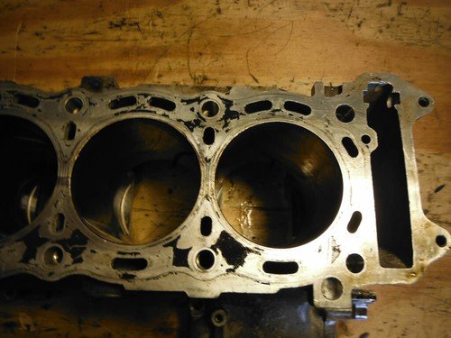 00-03 GSXR GSX-R GSX R 750 ENGINE CYLINDER BLOCK CRANK CASE - Image 4