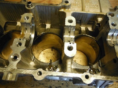 00-03 GSXR GSX-R GSX R 750 ENGINE CYLINDER BLOCK CRANK CASE - Image 9