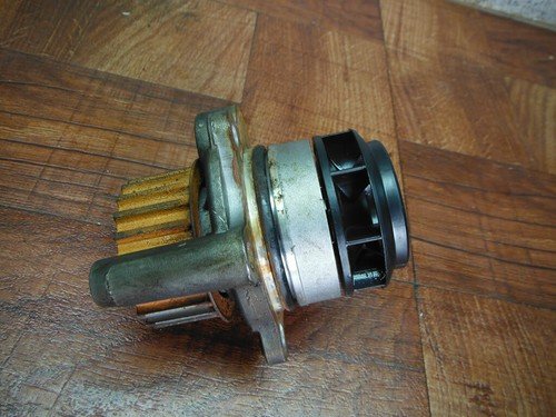 06-09 VW PASSAT KOMFORT 2.0L TURBO EOS GTI JETTA WATER PUMP 06A121031C - Image 2