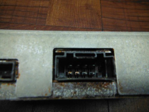 06-10 VW PASSAT SATELLITE RADIO MODULE 8E0 035 593 H USED OEM - Image 6