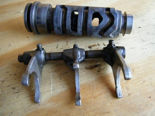 07 GS 500F GS500 2004-2009 TRANSMISSION DRUM SELECTOR FORK SUZUKI - Image 3