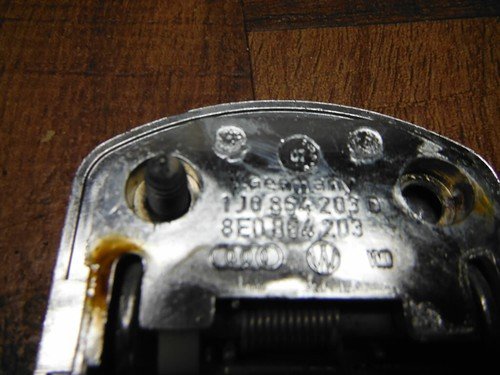 06-10 VW PASSAT TRUNK TIE DOWN HOOK - Image 3