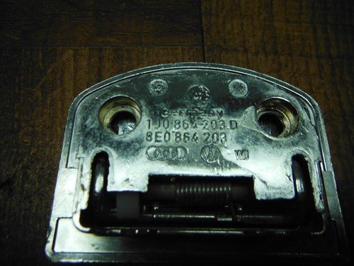 06-10 VW PASSAT TRUNK TIE DOWN HOOK - Image 4