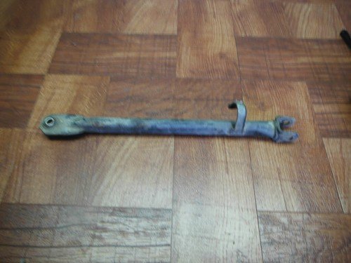 80 81 82 83 HONDA GL1100 GOLDWING CALIPER ROD BAR TORQUE STAND BRACKET