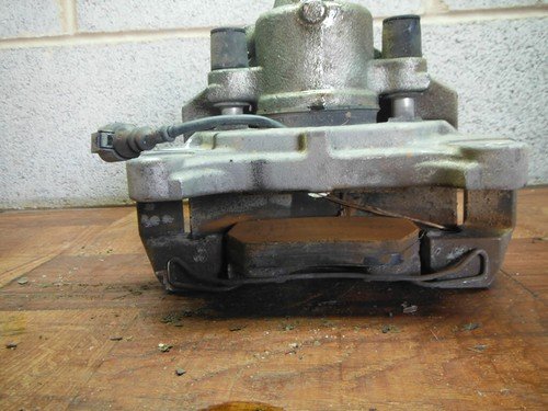 06-10 VW PASSAT KOMFORT 2.0 TURBO FRONT RIGHT CALIPER - Image 7