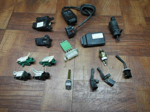 06-10 VW PASSAT CONTROL UNIT PRESSURE SENSOR RELAY SERVO MOTOR LOT